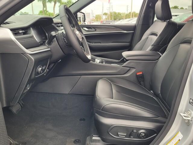 new 2025 Jeep Grand Cherokee car, priced at $44,557