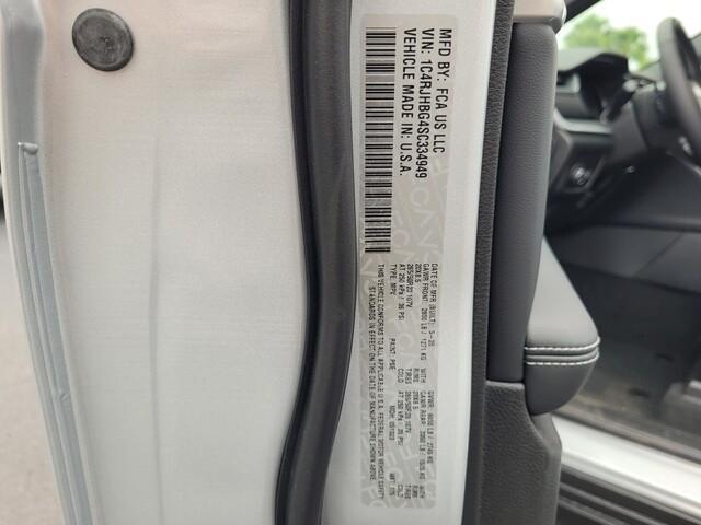 new 2025 Jeep Grand Cherokee car, priced at $44,557