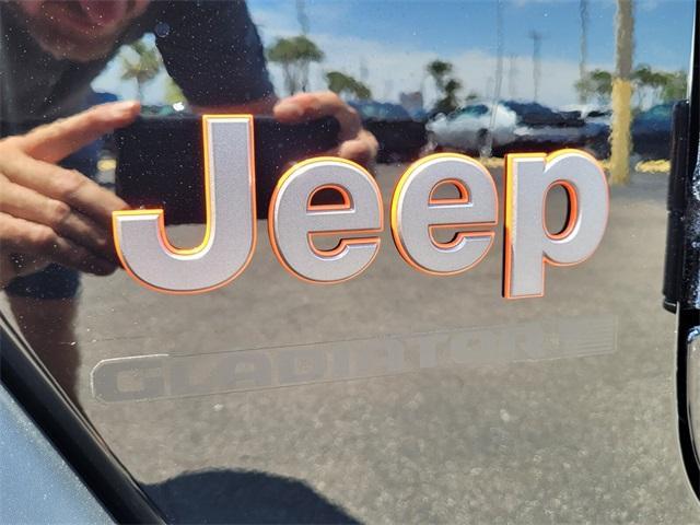 new 2025 Jeep Gladiator car, priced at $45,997