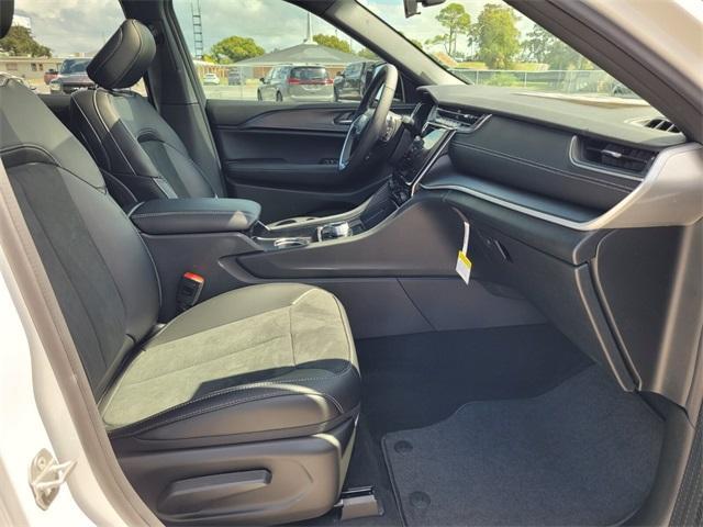 new 2025 Jeep Grand Cherokee car, priced at $35,760