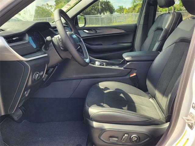 new 2025 Jeep Grand Cherokee car, priced at $35,760