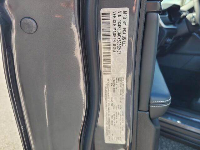 new 2025 Jeep Grand Cherokee car, priced at $35,267