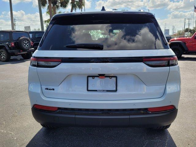 new 2025 Jeep Grand Cherokee car, priced at $40,004