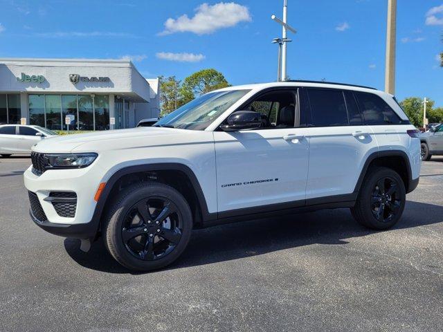 new 2025 Jeep Grand Cherokee car, priced at $40,004