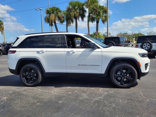 new 2025 Jeep Grand Cherokee car, priced at $40,004