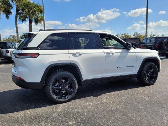 new 2025 Jeep Grand Cherokee car, priced at $40,004