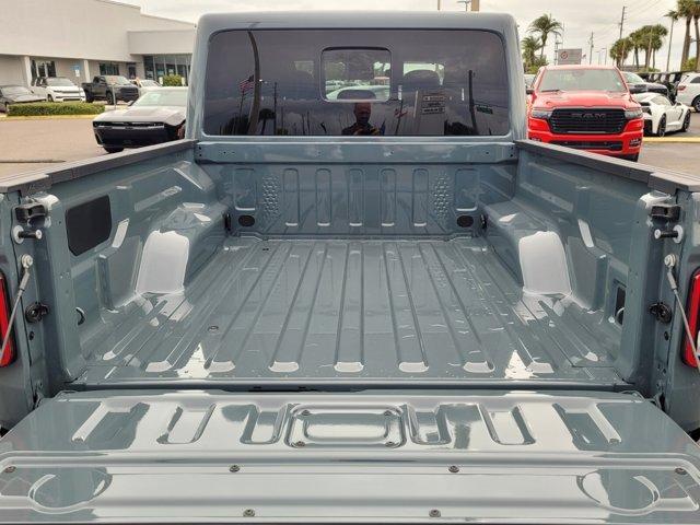 new 2025 Jeep Gladiator car, priced at $45,997
