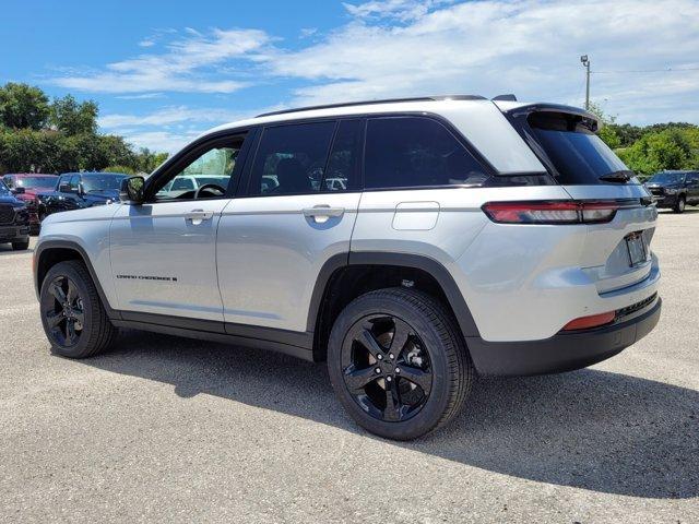 new 2024 Jeep Grand Cherokee car, priced at $45,682