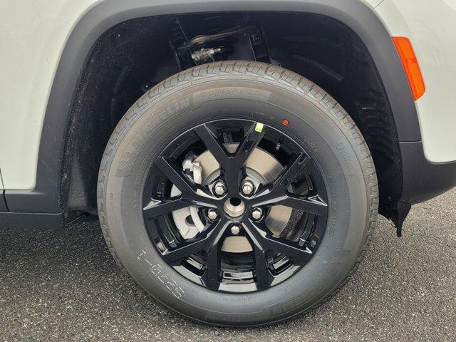 new 2025 Jeep Grand Cherokee car, priced at $37,997