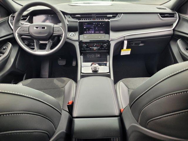 new 2025 Jeep Grand Cherokee car, priced at $37,997