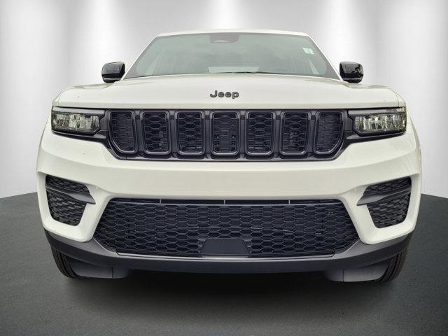 new 2025 Jeep Grand Cherokee car, priced at $37,997