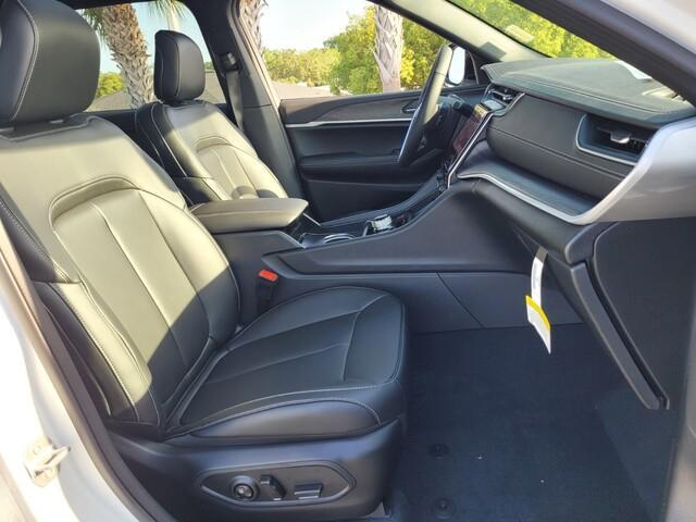 new 2025 Jeep Grand Cherokee L car, priced at $45,674