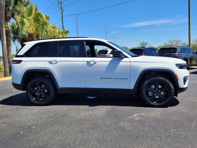 new 2025 Jeep Grand Cherokee car, priced at $42,977