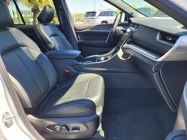 new 2025 Jeep Grand Cherokee car, priced at $42,977