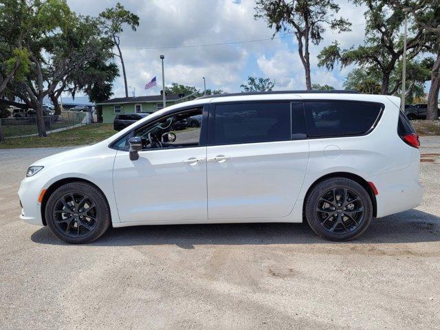 new 2024 Chrysler Pacifica car, priced at $40,997