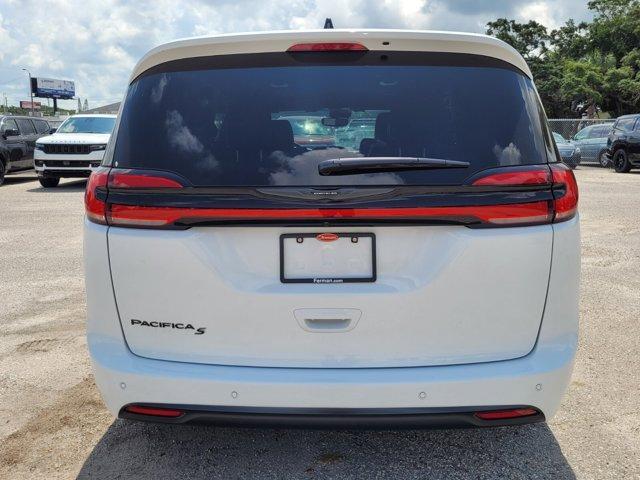 new 2024 Chrysler Pacifica car, priced at $40,997