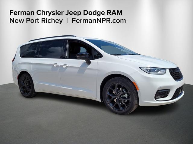 new 2024 Chrysler Pacifica car, priced at $40,997