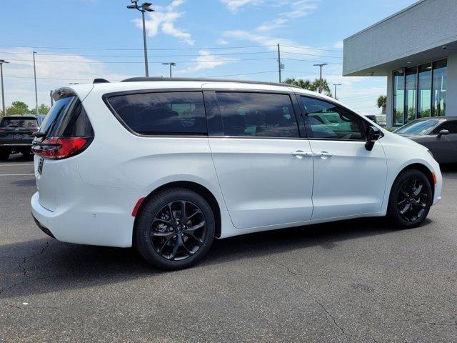 new 2024 Chrysler Pacifica car, priced at $41,997