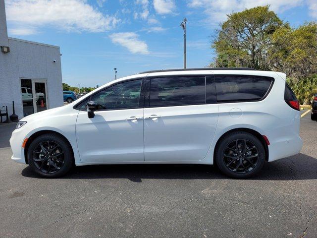 new 2024 Chrysler Pacifica car, priced at $41,997