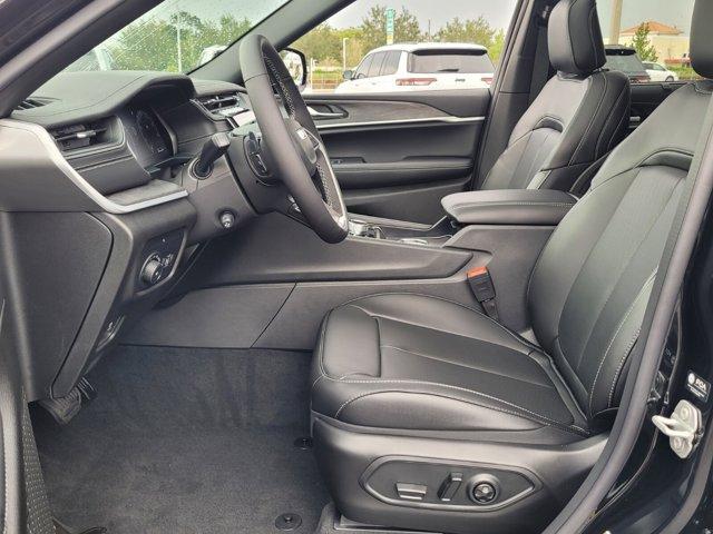 new 2025 Jeep Grand Cherokee car, priced at $45,821