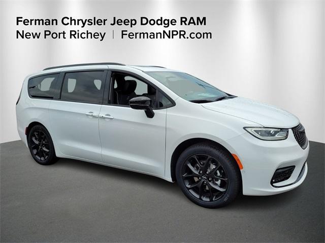 new 2024 Chrysler Pacifica car, priced at $47,997