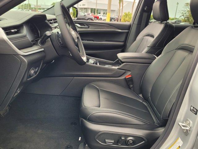 new 2025 Jeep Grand Cherokee car, priced at $37,324