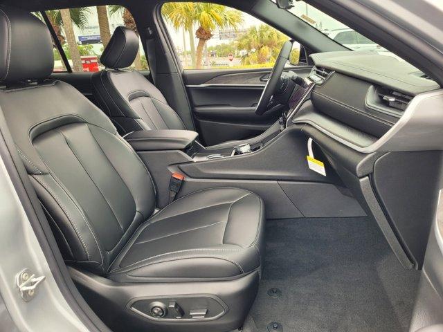 new 2025 Jeep Grand Cherokee car, priced at $37,324