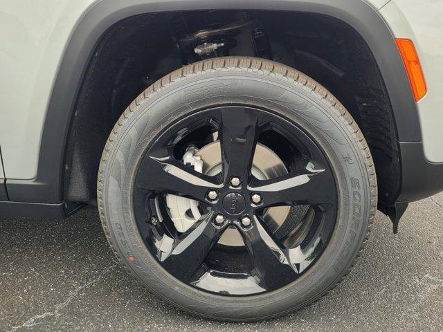 new 2025 Jeep Grand Cherokee car, priced at $37,324