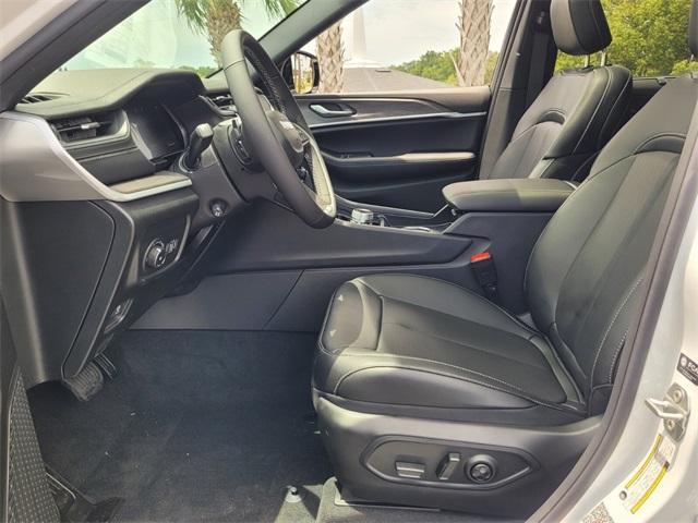 new 2025 Jeep Grand Cherokee car, priced at $45,357