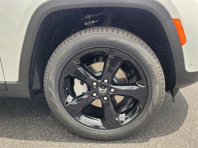 new 2025 Jeep Grand Cherokee car, priced at $45,357