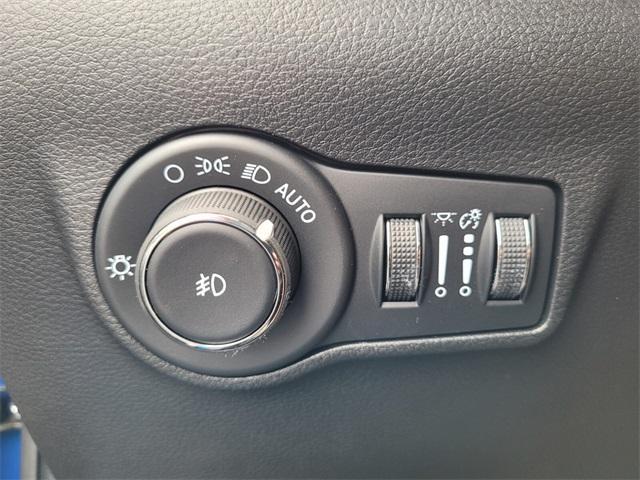 new 2025 Jeep Compass car, priced at $29,999