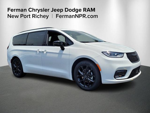 new 2024 Chrysler Pacifica car, priced at $48,278