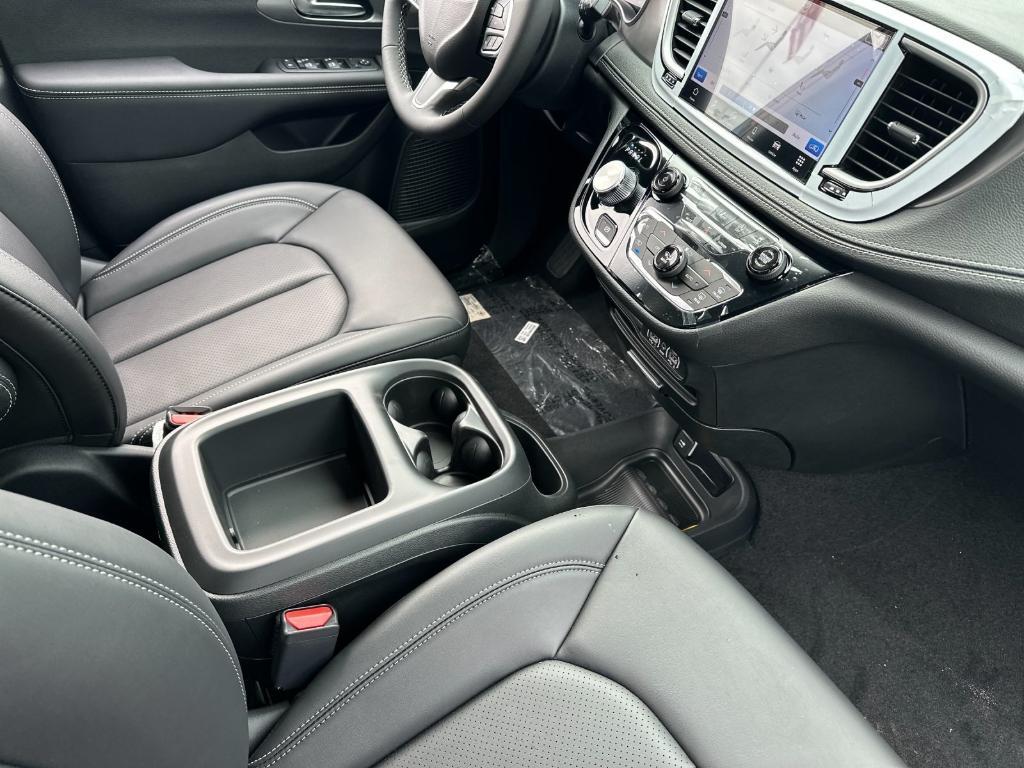 new 2025 Chrysler Pacifica car, priced at $46,220