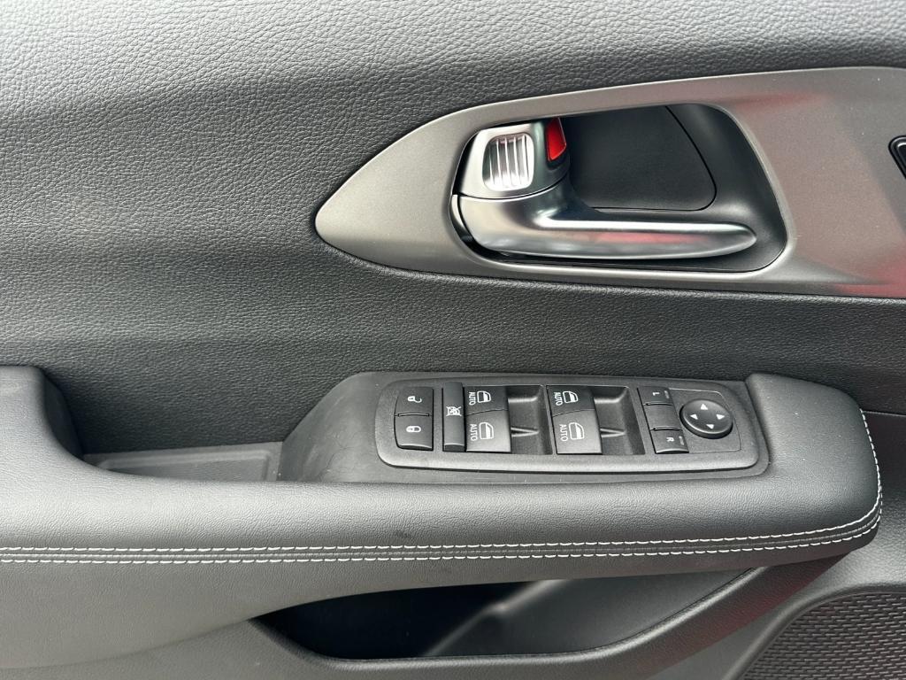 new 2025 Chrysler Pacifica car, priced at $46,220