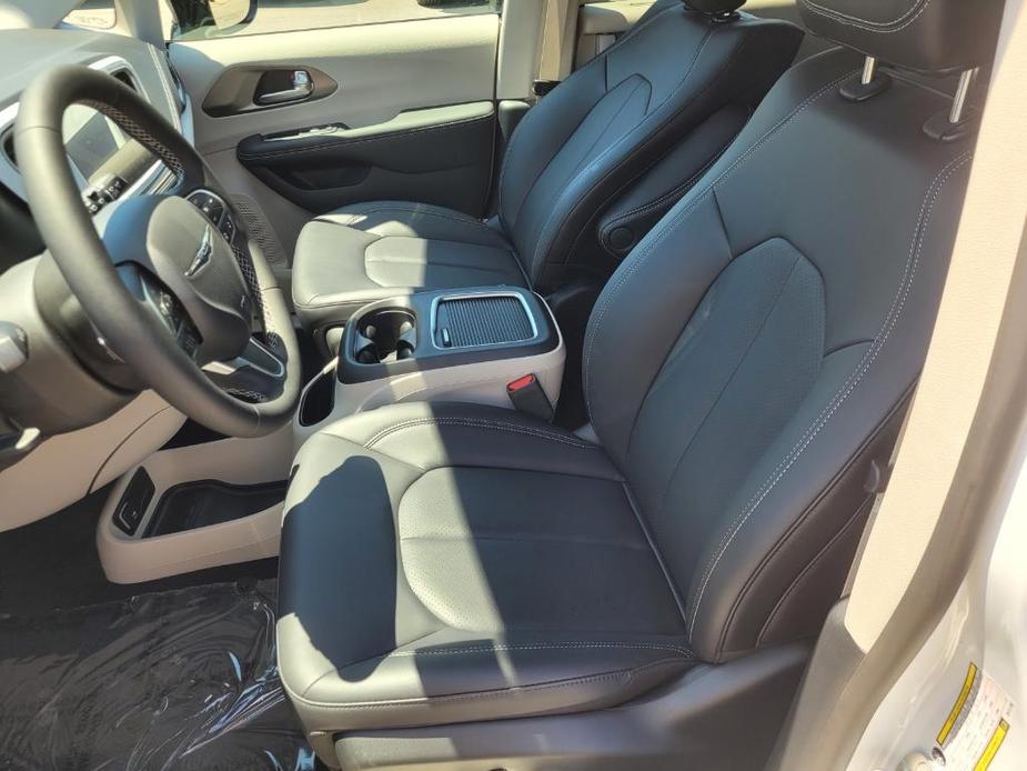 new 2024 Chrysler Pacifica car, priced at $47,988