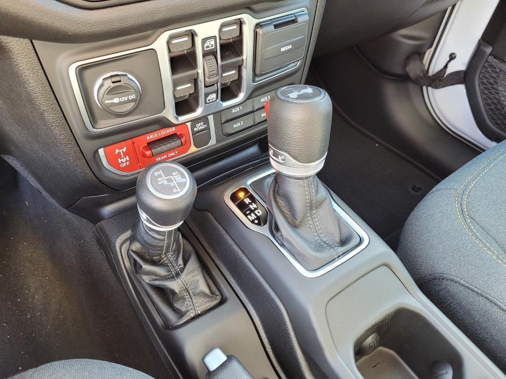 new 2025 Jeep Wrangler 4xe car