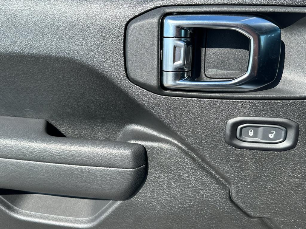new 2025 Jeep Wrangler car, priced at $58,705