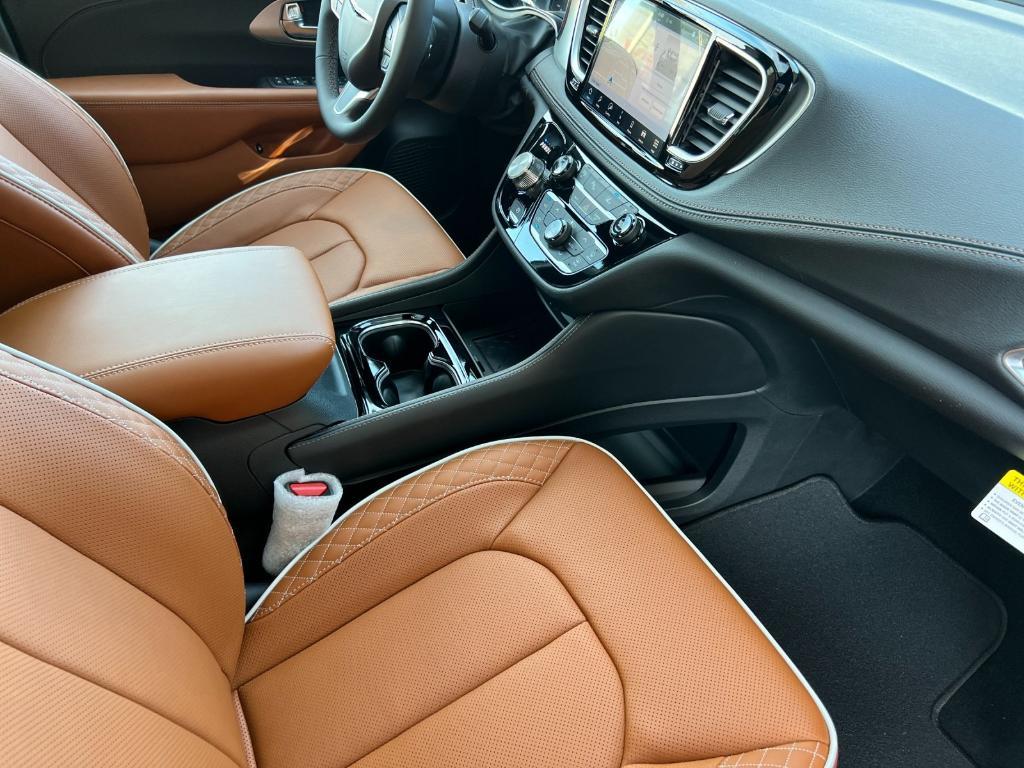 new 2025 Chrysler Pacifica Hybrid car, priced at $61,780
