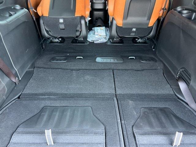 new 2025 Chrysler Pacifica Hybrid car