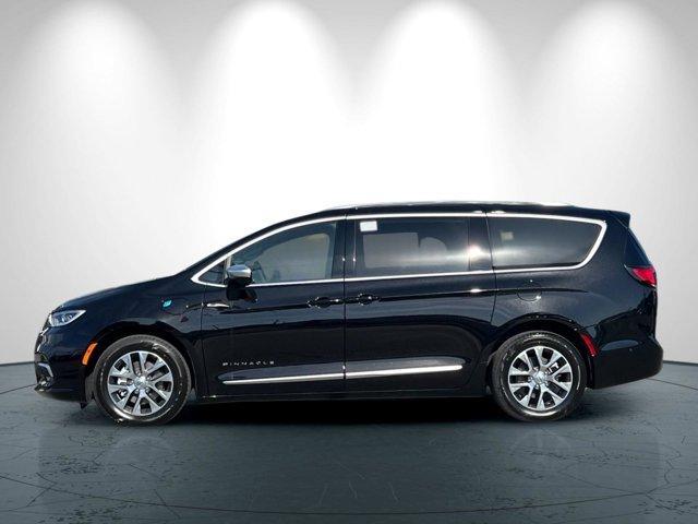 new 2025 Chrysler Pacifica Hybrid car