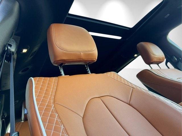 new 2025 Chrysler Pacifica Hybrid car
