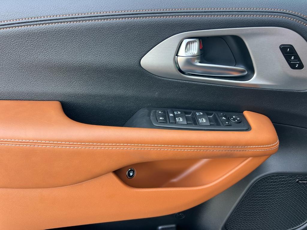 new 2025 Chrysler Pacifica Hybrid car, priced at $61,780