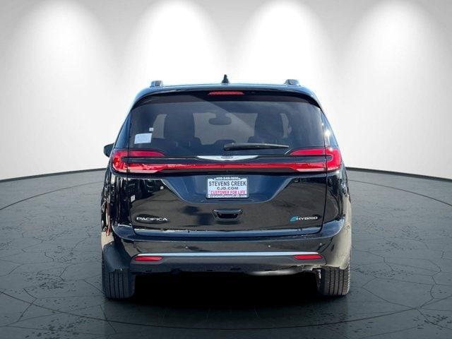 new 2025 Chrysler Pacifica Hybrid car