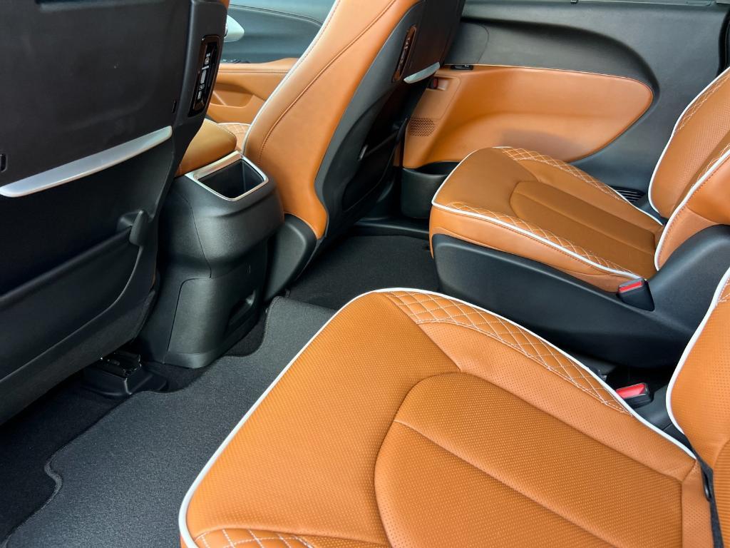 new 2025 Chrysler Pacifica Hybrid car, priced at $61,780