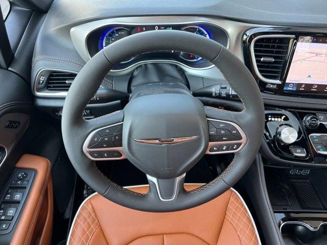 new 2025 Chrysler Pacifica Hybrid car
