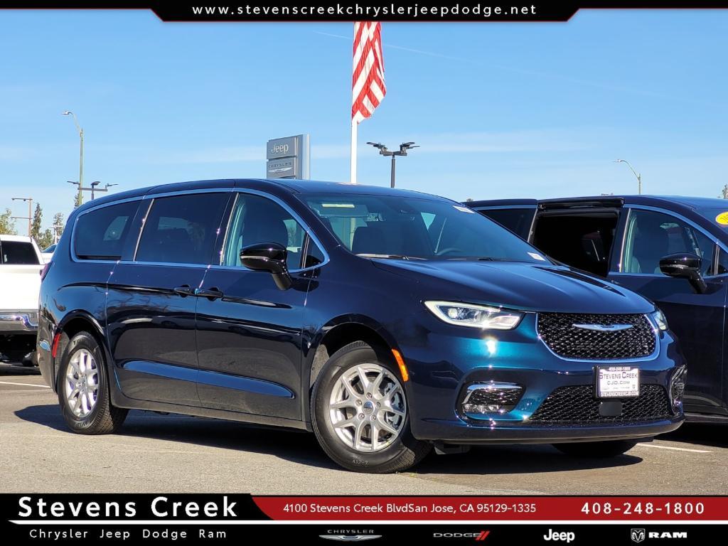 new 2025 Chrysler Pacifica car