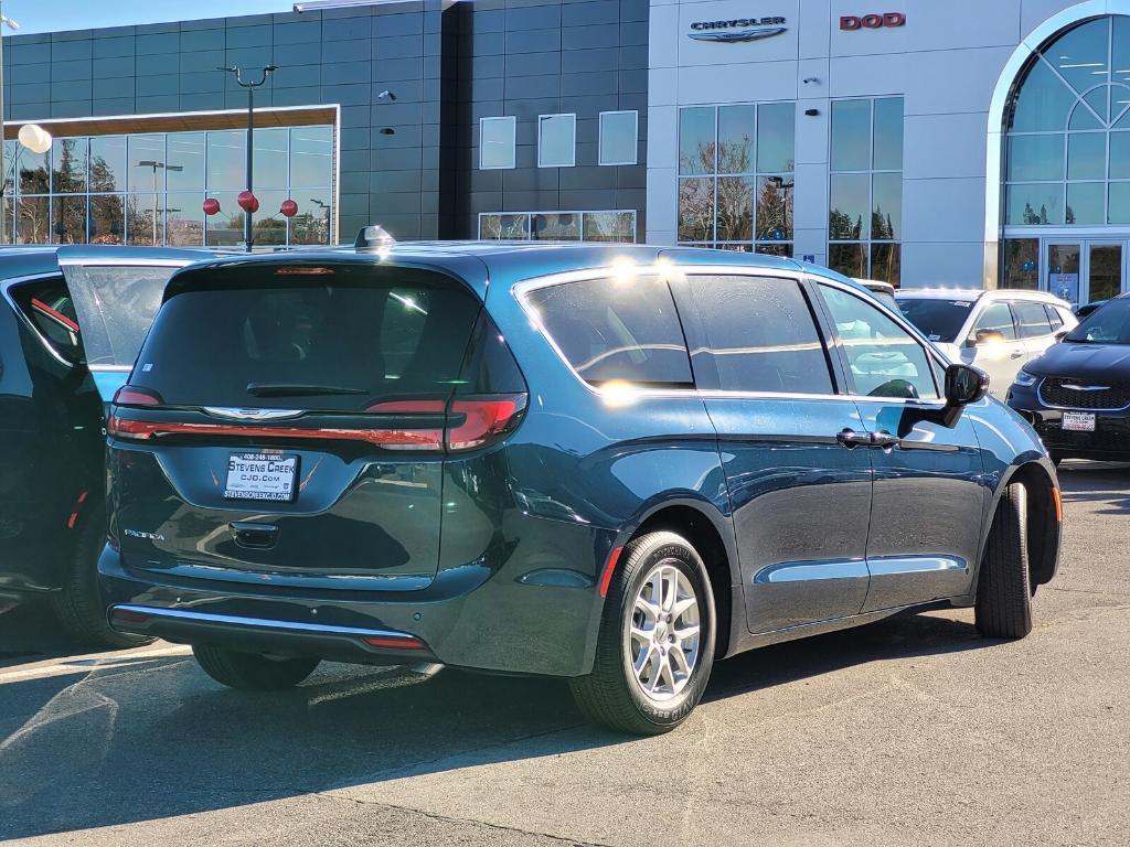 new 2025 Chrysler Pacifica car