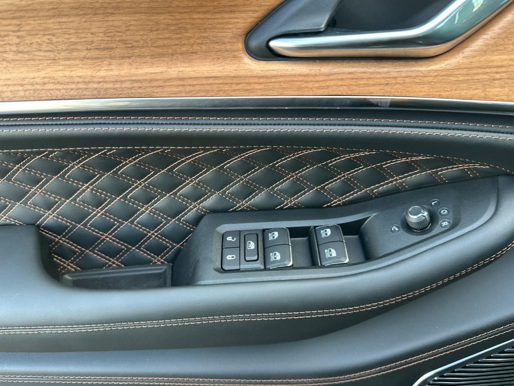 new 2025 Jeep Grand Cherokee car, priced at $69,825
