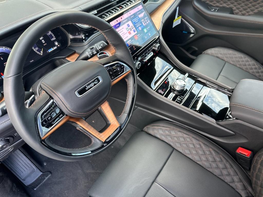 new 2025 Jeep Grand Cherokee car, priced at $69,825