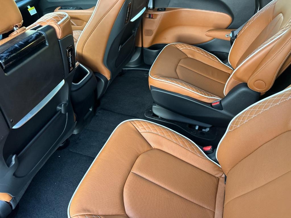 new 2026 Chrysler Pacifica Hybrid car, priced at $62,555